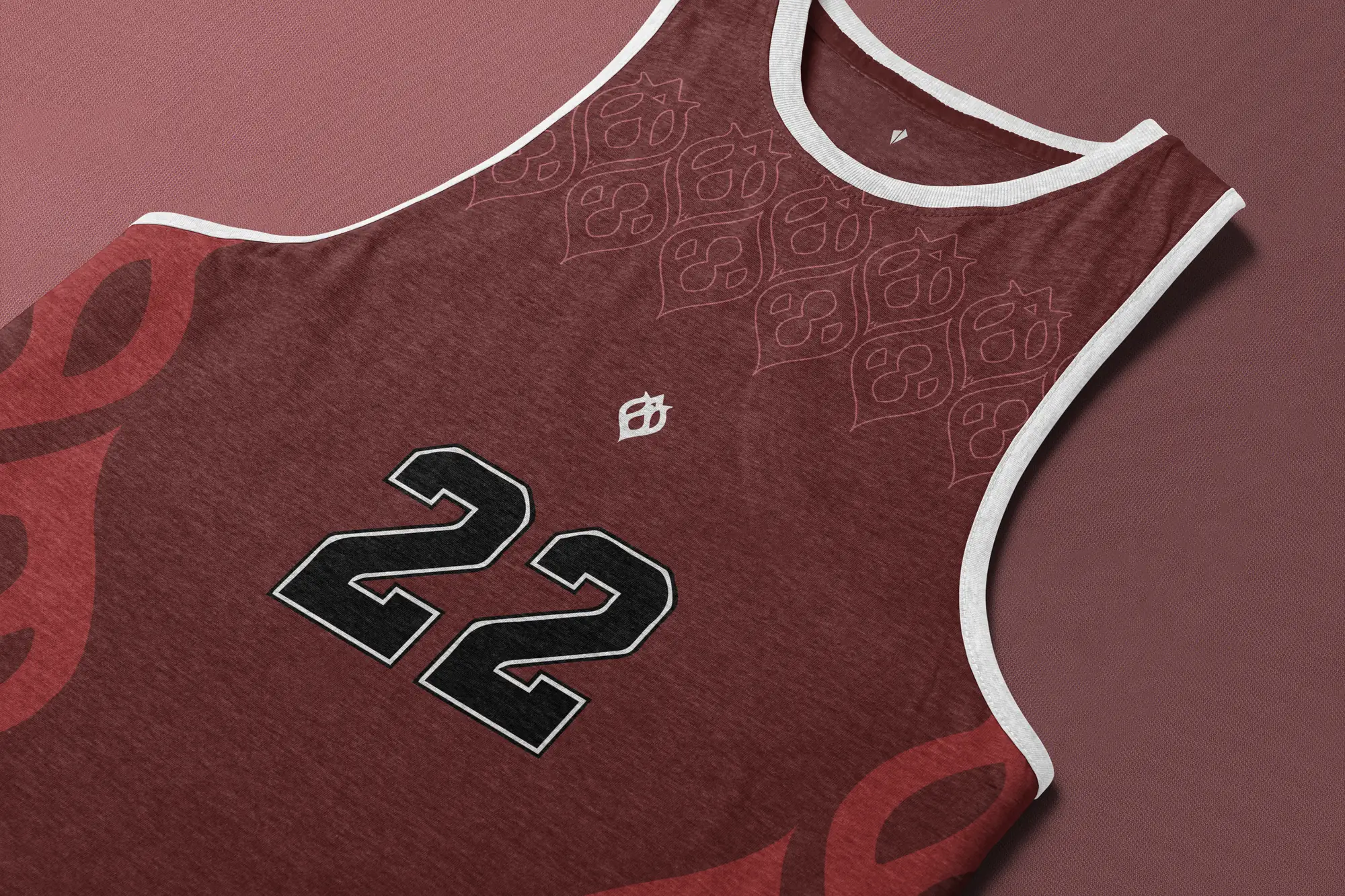 Camiseta de baloncesto granate de Granada Basket con el número 22 y el patrón de granadas