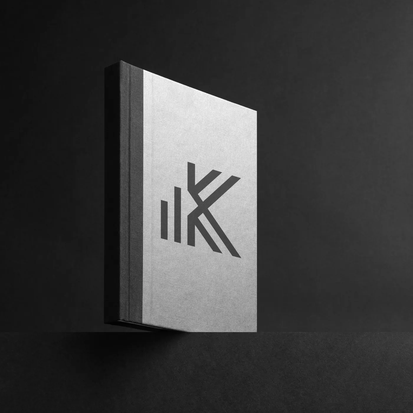 Cuaderno de Kajob con el símbolo en relieve