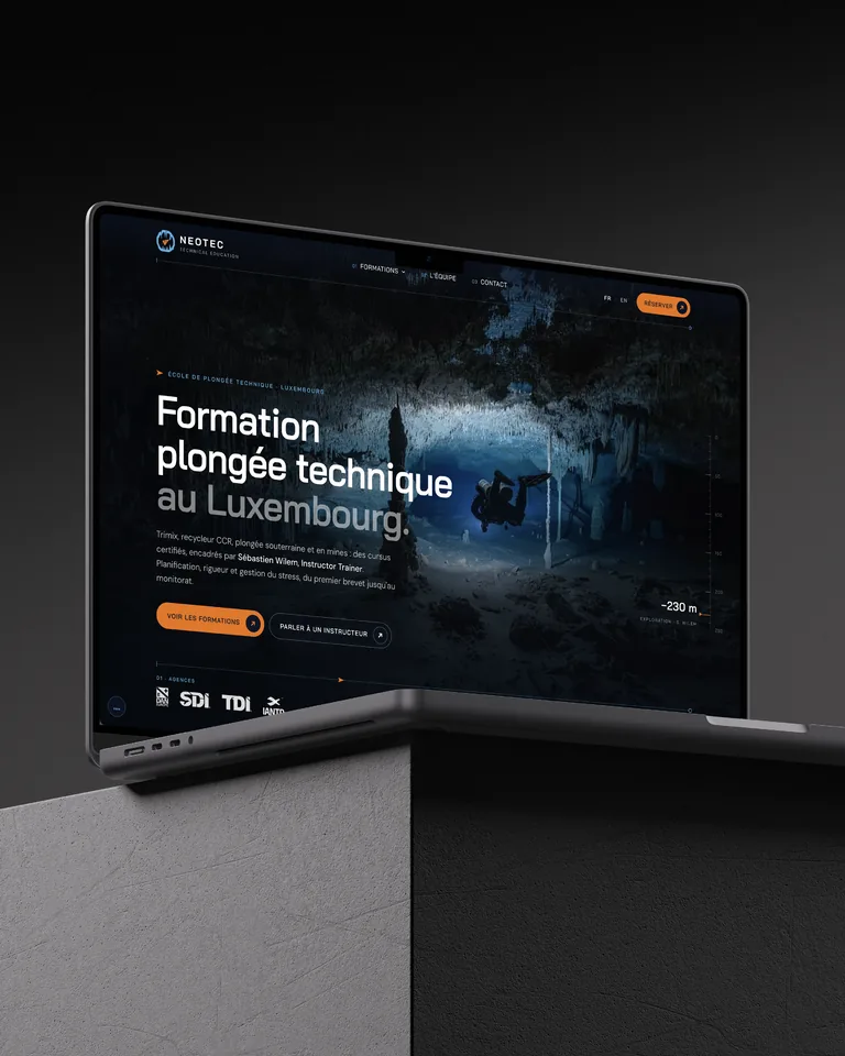Diseño web para una academia de buceo: la web de Neotec en un portátil, formación en buceo técnico en Luxemburgo