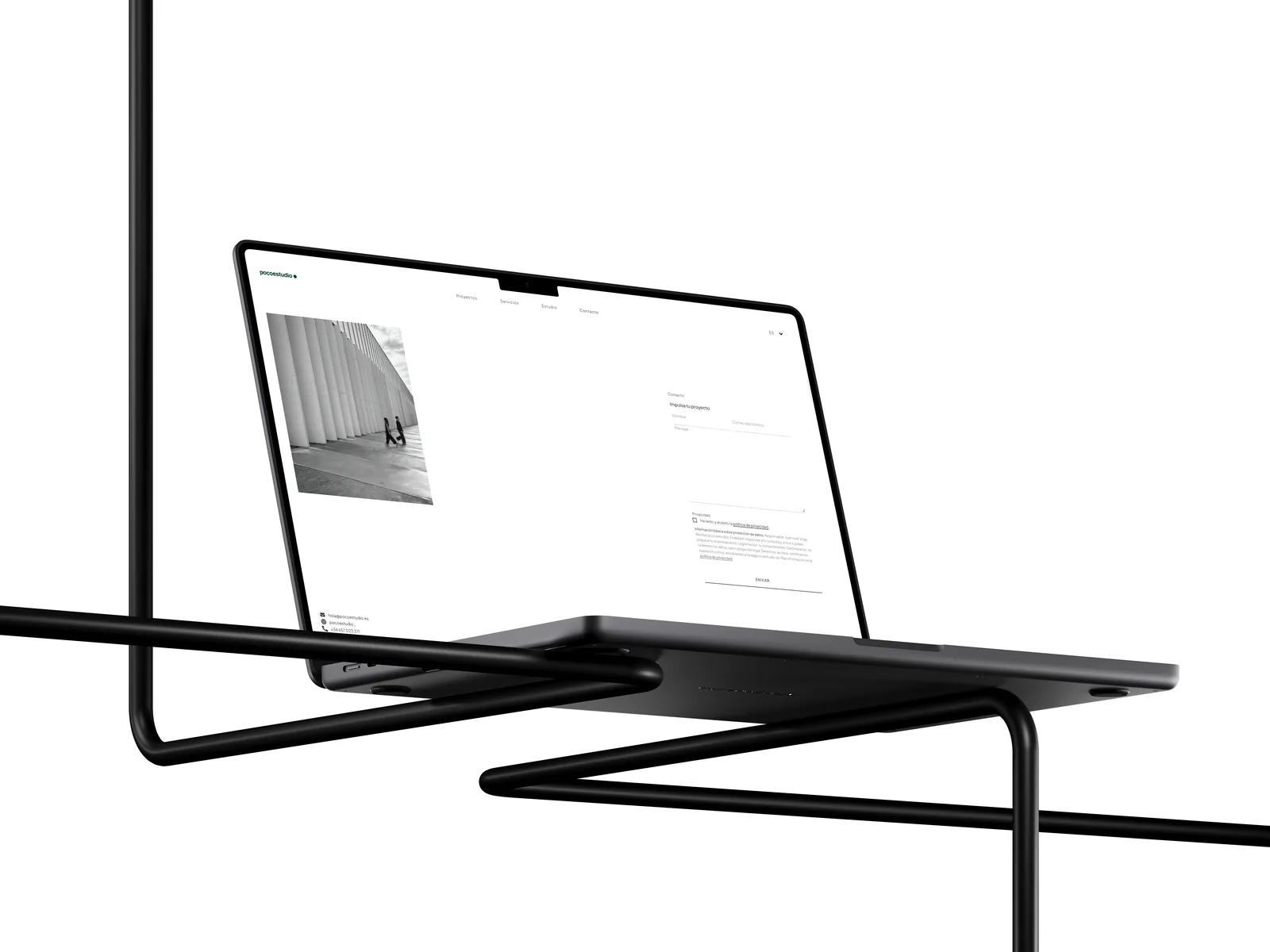Página de un proyecto de pocoestudio en un portátil