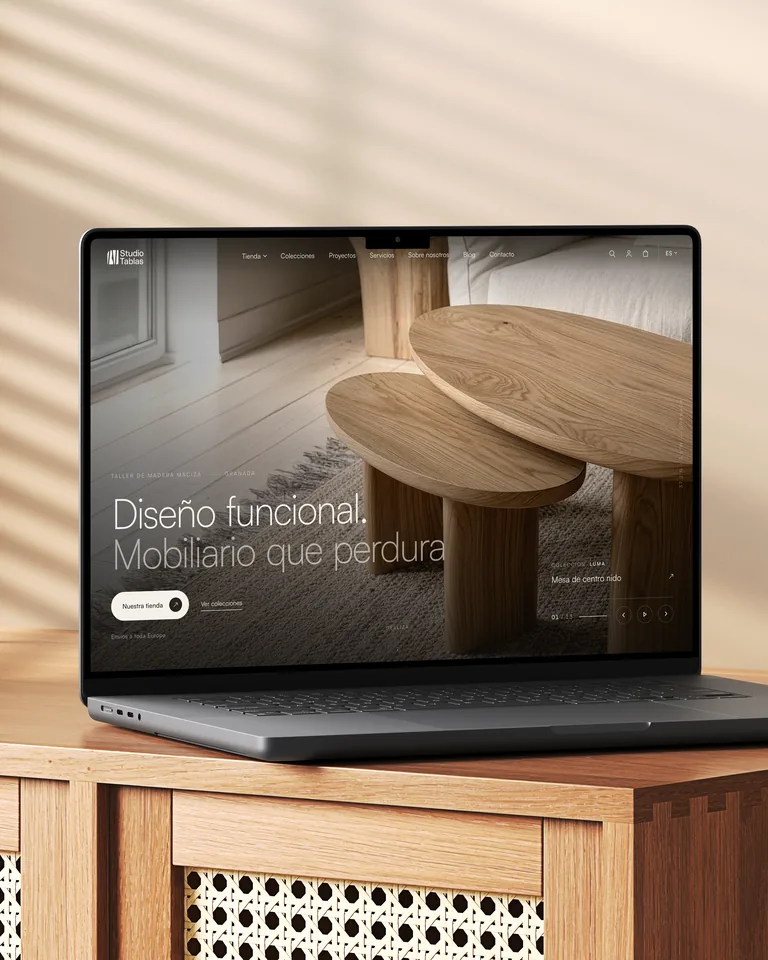 Tienda online de Studio Tablas en un portátil: mobiliario de madera maciza a medida en Granada